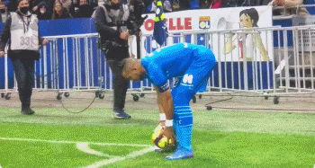 德甲战报：伯格1射1传，霍芬海姆3-0完胜奥格斯堡（德甲快讯：伯格传射建功，霍芬海姆3比0击退奥格斯堡）